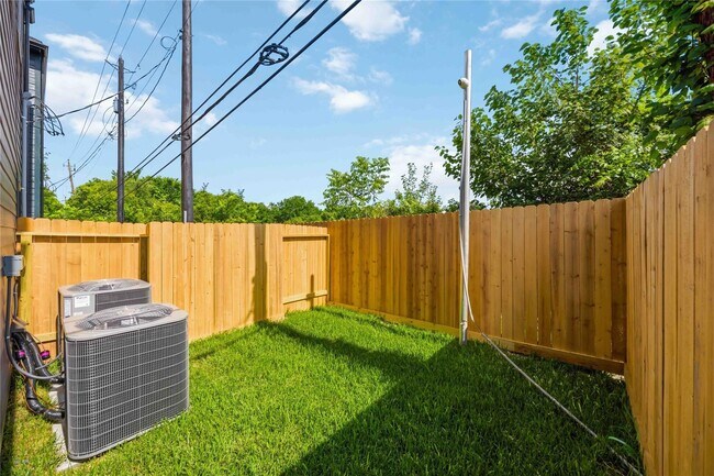 Building Photo - 4027 Cork Dr