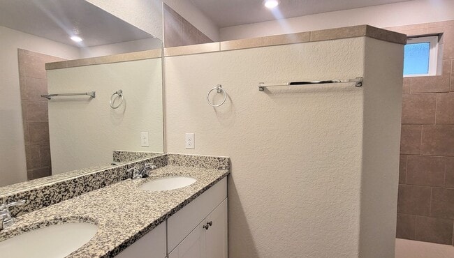 Building Photo - 3/2 in VOSS FARMS