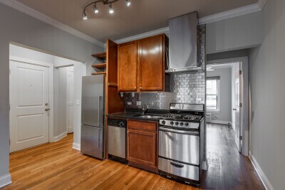 Building Photo - 722 W Addison St