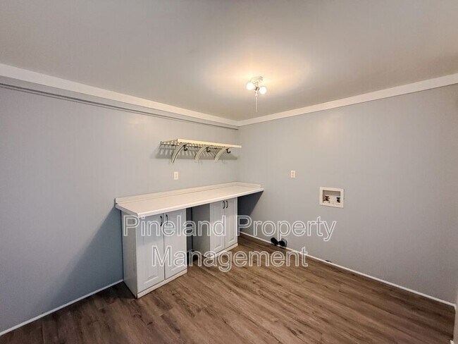 Building Photo - 413 E Donaldson Ave