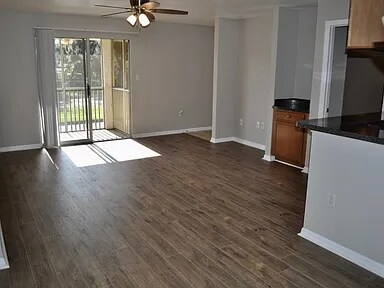 Building Photo - 208 Lake Parsons Green