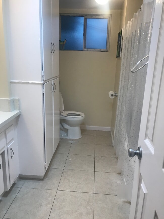 Building Photo - 3552 W 135th St