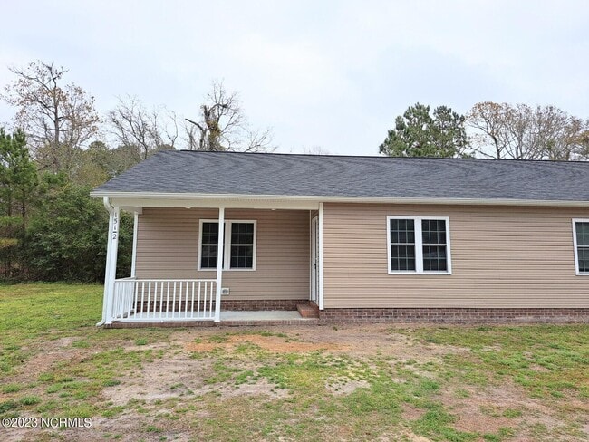 Primary Photo - 151 Oyster Ln