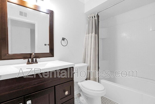 Building Photo - 621 W Plata Ave