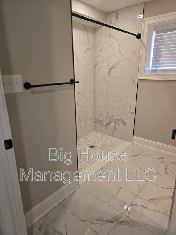 Building Photo - 707 Druid Park Lake Dr