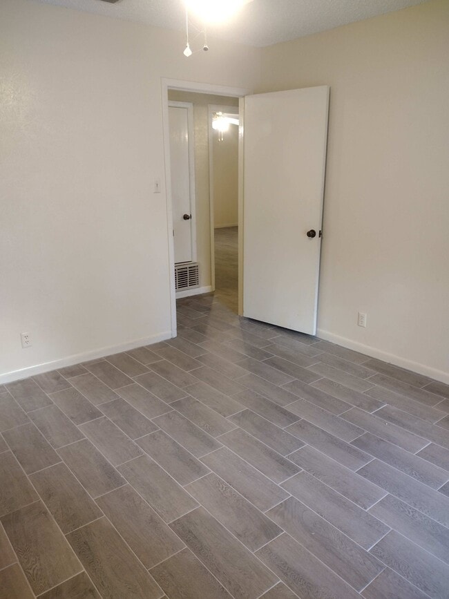 Building Photo - 402 S Wofford St