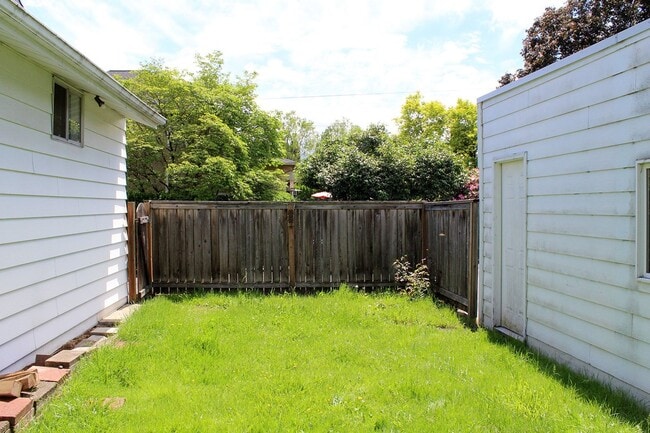 Building Photo - 2257 SE 43rd Ave