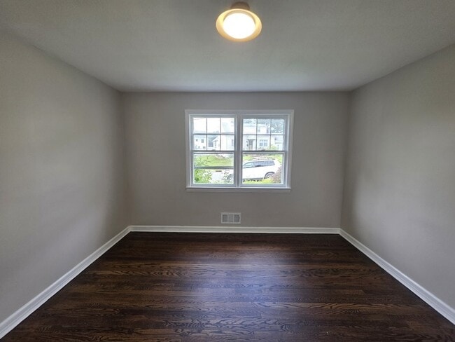 Building Photo - 40 Highview Dr