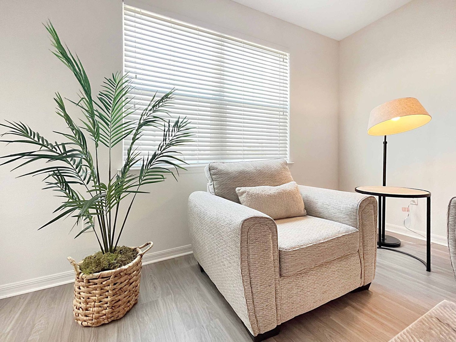 Building Photo - 1222 4th Ave E