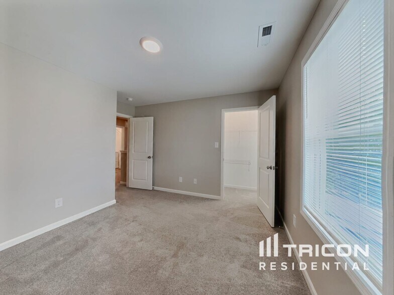 Building Photo - 105 Hockey Puck Wy