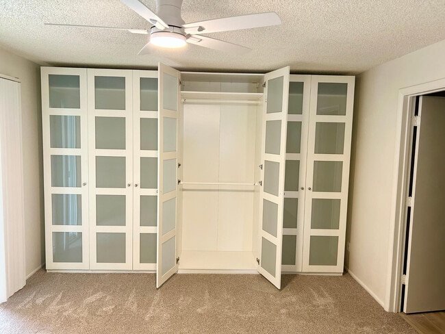 Building Photo - 2601 E Cinnabar Ave