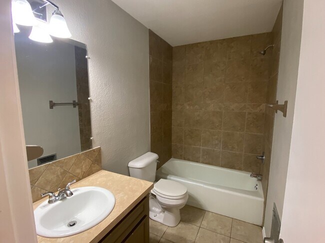 Building Photo - 12639 E 34th St