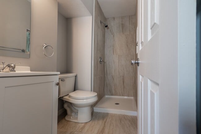 Building Photo - Adorable 1 Bed 1 Bath House with Detached ...