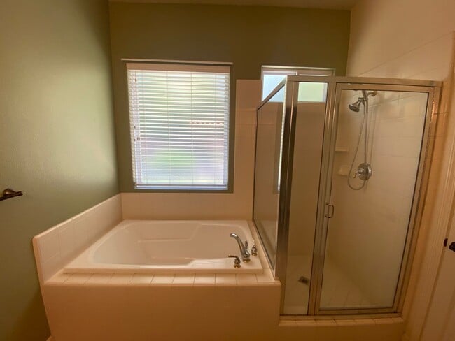 Building Photo - 4 bedroom in Paso Robles