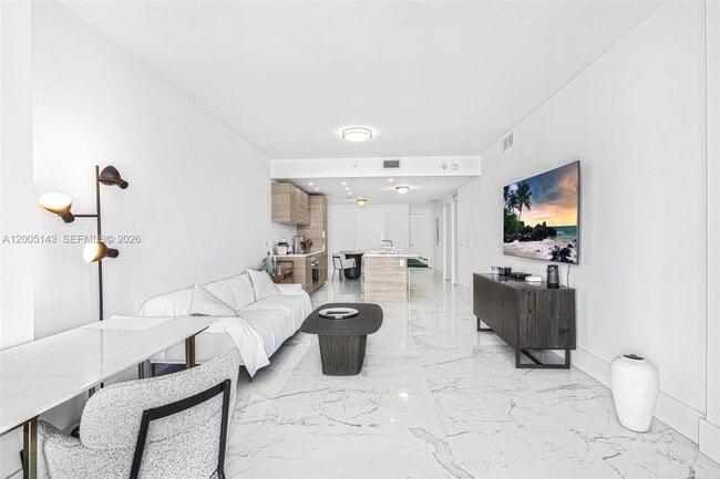 Building Photo - 650 NE 32nd St