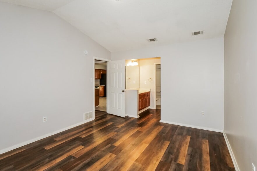 Building Photo - 10326 Curtis Dr