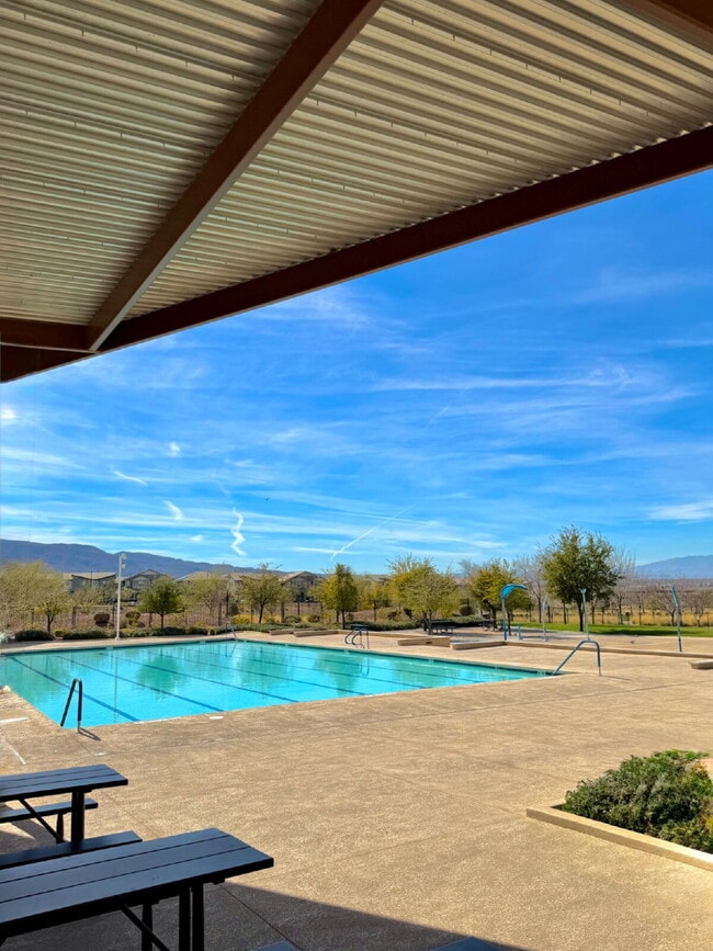 Building Photo - 3 Bedroom Townhome for Rent in Cadence Henderson | Solar Home | Master-Planned Community Near Las...