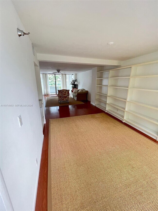 Building Photo - 2025 Brickell Ave