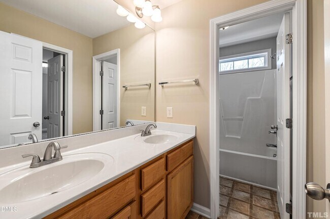 Building Photo - 7954 Willowglen Dr