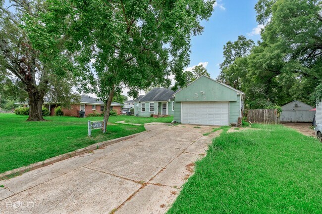 Building Photo - 217 Boulevard Pl