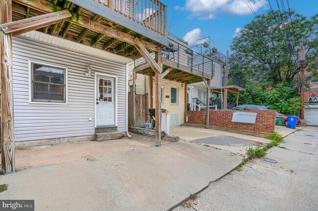 Building Photo - 1419 Battery Ave