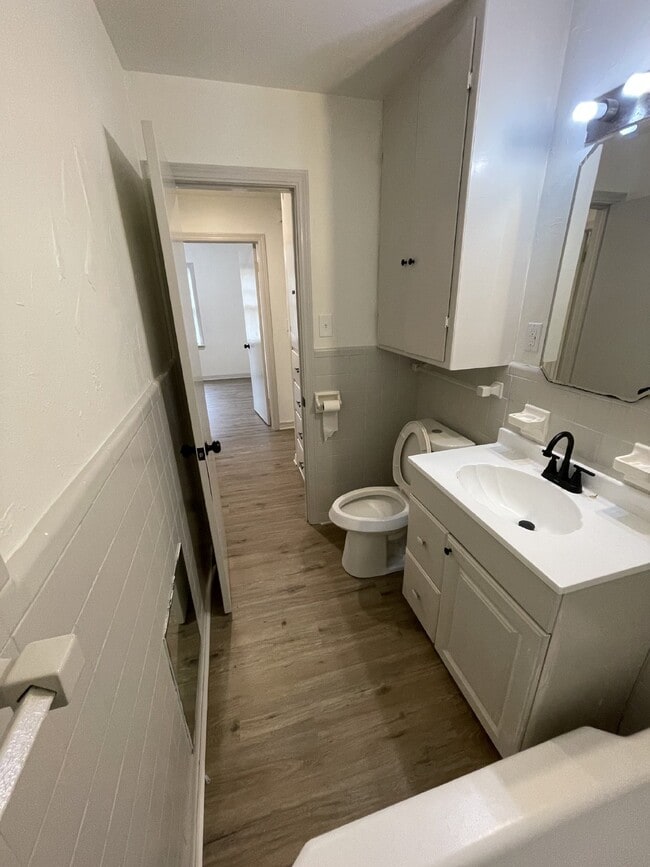 Building Photo - 3b, 1b Home in The Village