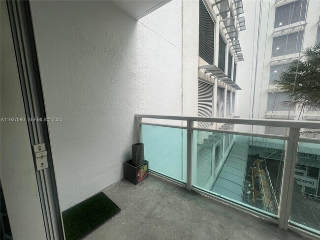 Building Photo - 950 Brickell Bay Dr