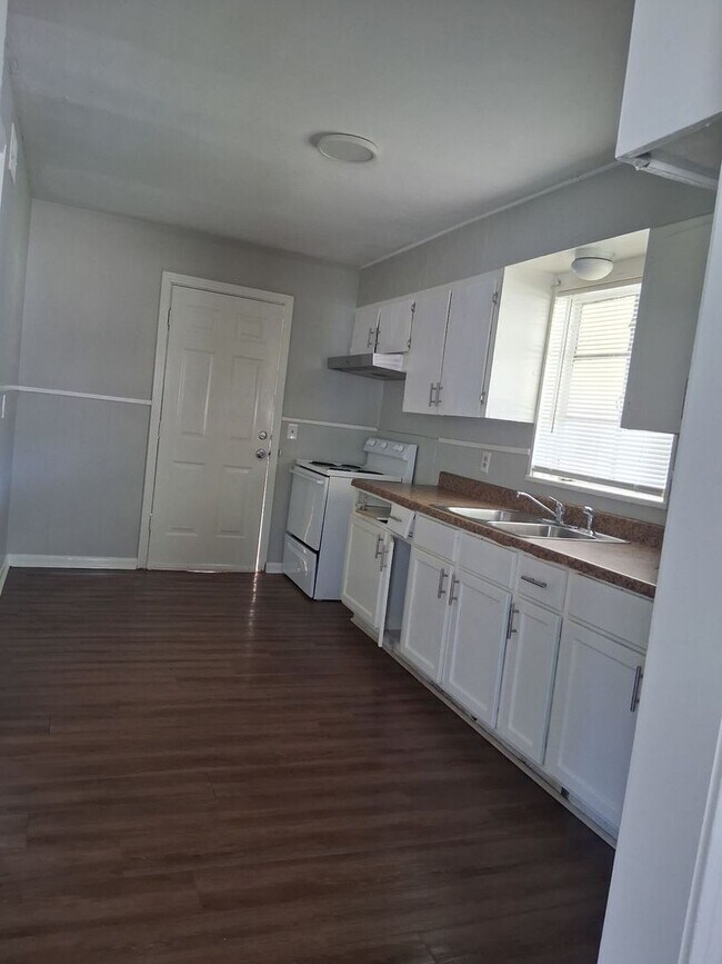 Building Photo - Great 3 bedroom 2 bath home for rent