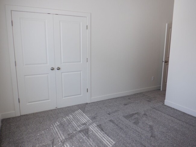 Building Photo - Move-in Discount - 3 bedroom - 2 Bath - Si...