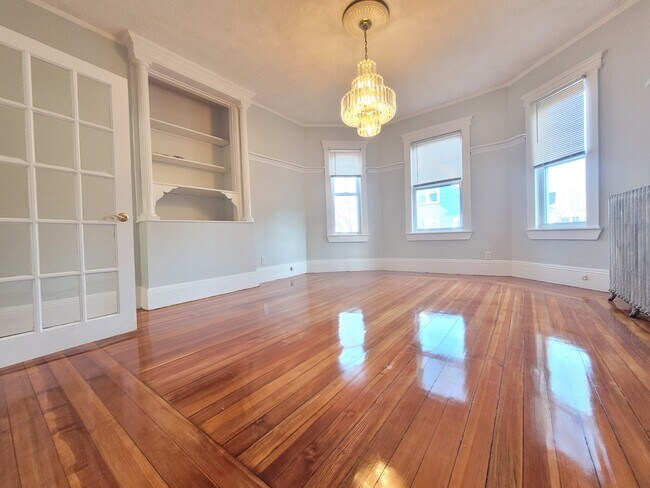 Building Photo - 110 Howland St