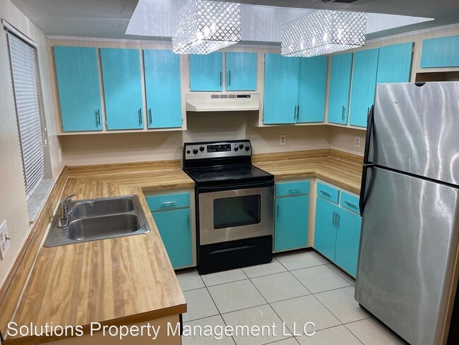 Building Photo - 3 br, 2 bath House - 3728 S SHERWOOD CIR