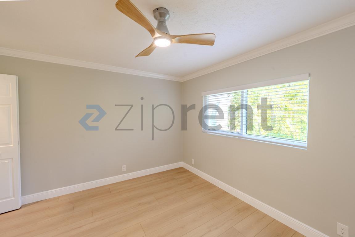 Building Photo - Unit A