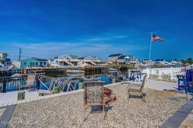 Building Photo - 28 S Los Angeles Dr