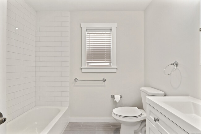 Building Photo - 34 Wilson St