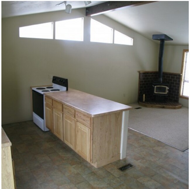 Building Photo - 3 Bedroom, 2 Bath Home in French Creek!  N...