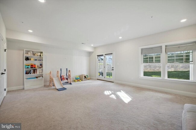 Building Photo - 831 Stonecliffe Rd