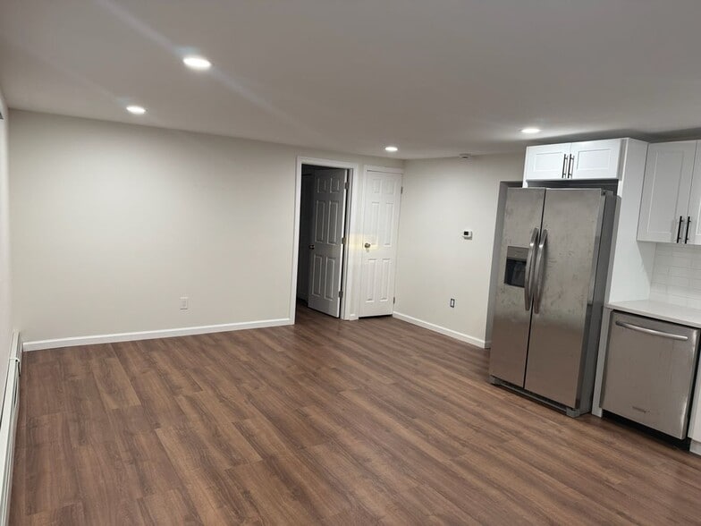 Building Photo - 946 Edwards Blvd