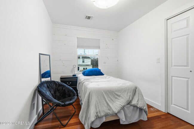 Building Photo - 505 Laurel Ave