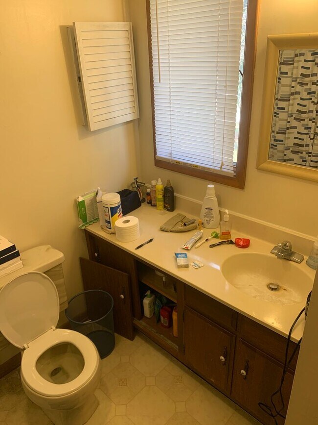 Building Photo - *** AVAILABLE AUGUST 2027 *** 3 Bedroom - 2 Bath Home (Great for a large group!)