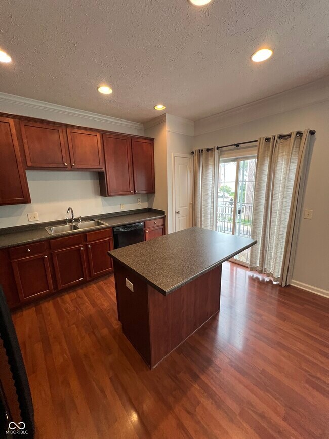 Building Photo - 9451 Glencroft Way