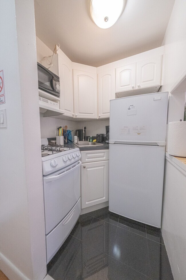 Building Photo - 1422 2nd Ave