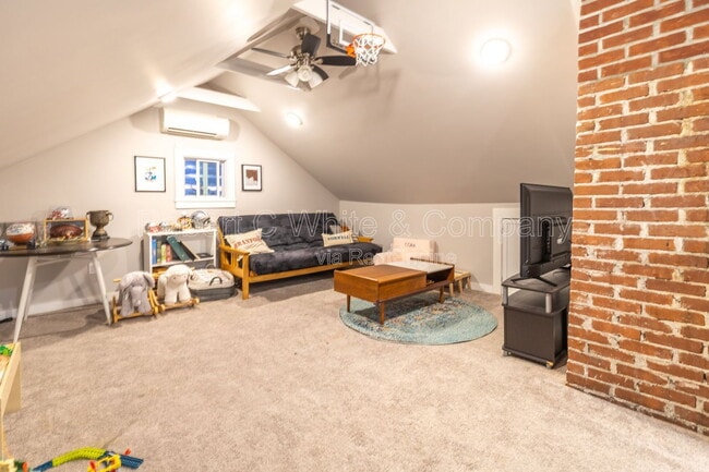 Building Photo - 15 Emerson St