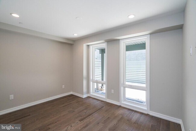 Building Photo - 1434 Clymer St