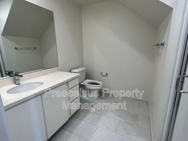 Building Photo - 1475 Suwerte Ave