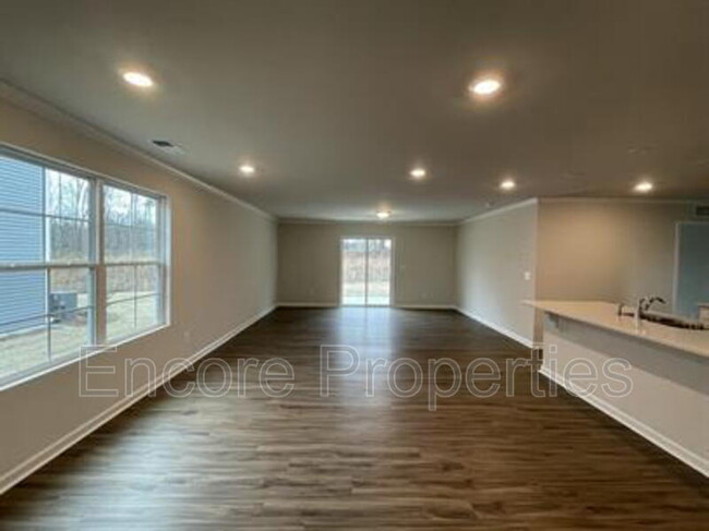 Building Photo - 800 Bellewood Gardens Dr