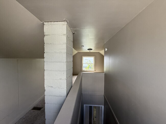 Building Photo - 182 Crystal Lake Dr