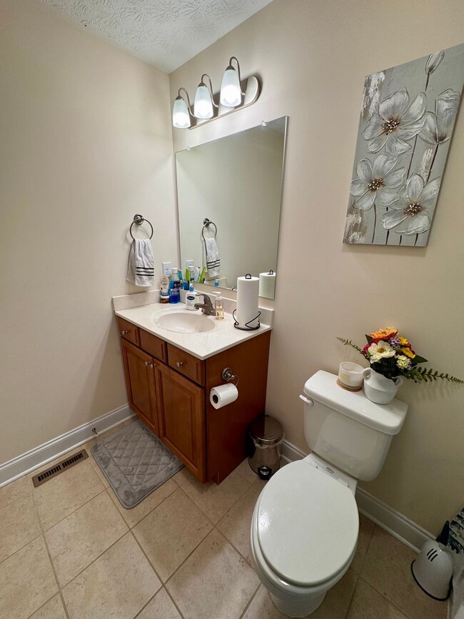 Building Photo - Townhouse for Rent in Spring Oaks!