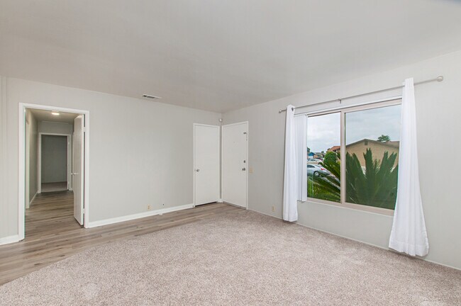 Building Photo - 3 Bedroom, 2 Bath 1374sf Detached condo in...