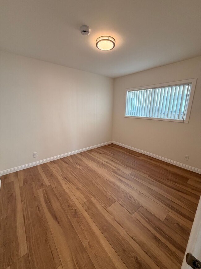 Building Photo - Completely Remodeled 2 Bed, 1 Bath in San Pedro w/ Garage Parking!
