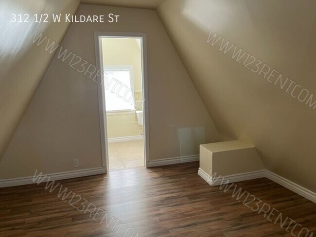 Building Photo - 2BD/1.5 BTH TWO STORY APT WEST LANCASTER